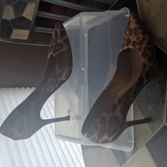 Shoes - Picture 2 of 4